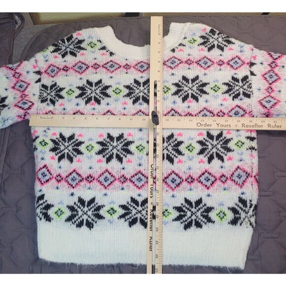 ❄️Victoria’s Secret Fuzzy Off-Shoulder Sweater XS White Snowflake Neon Aztec NWT - Picture 6 of 6